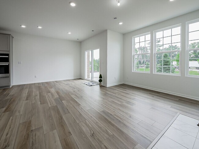Building Photo - AVAILABLE NOW! Modern Comfort Meets Everyd...