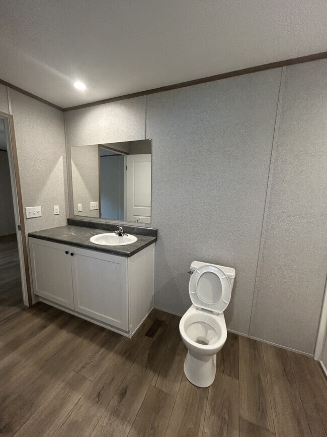 Building Photo - 206 Angel Ct