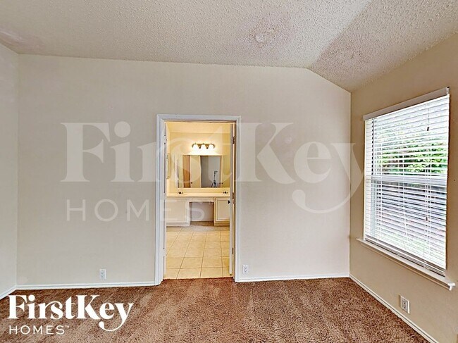 Building Photo - 1003 Prado Real Dr