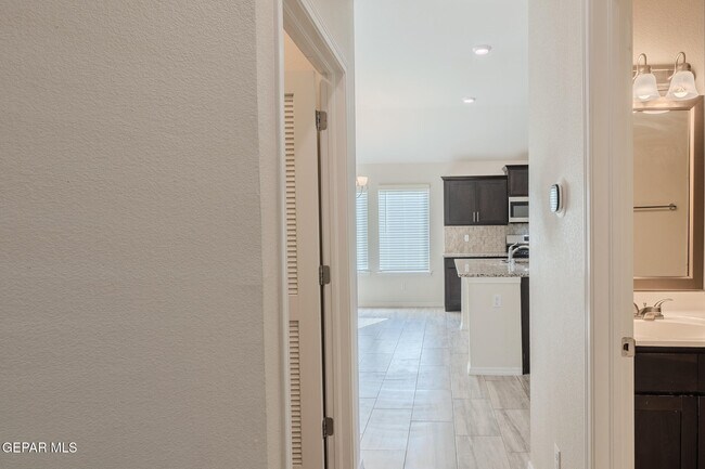 Building Photo - 1040 Indigo Sky St