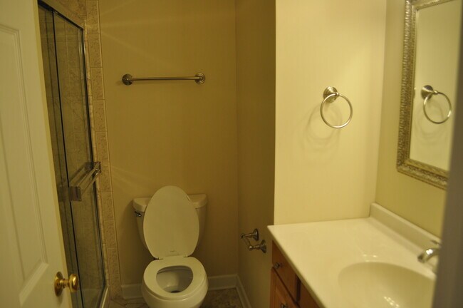 Building Photo - 452 Amherst St