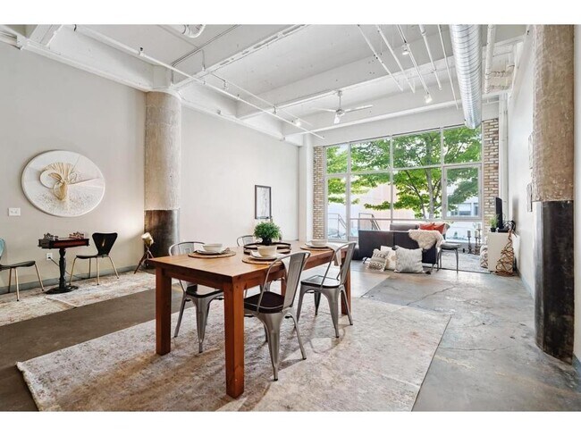 Building Photo - 700 N Washington Ave