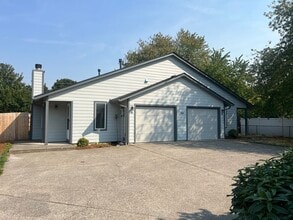 Building Photo - 724 SE 135th Ct