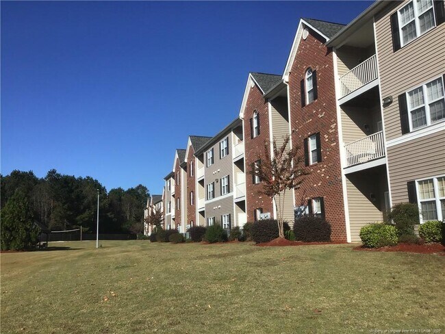 Building Photo - 616 Marshtree Ln