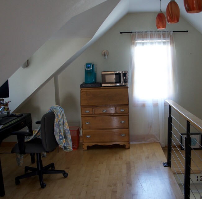 Master suite upstairs - desk/work area - 1482 Cohansey St