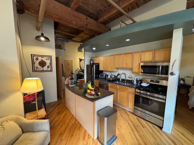 Open concept - 2300 W Wabansia Ave