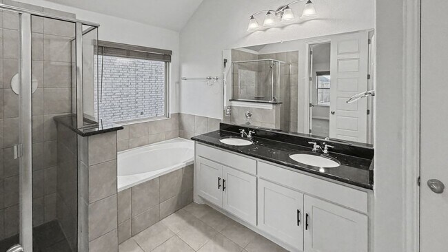 Building Photo - 16617 Hidden Cove Dr