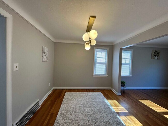 Building Photo - Spacious Colonial For Rent in Lyndhurst