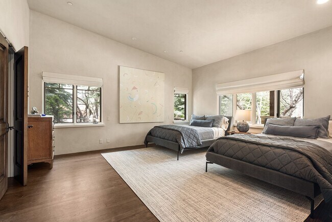 Building Photo - 75 Glen Eagle Dr