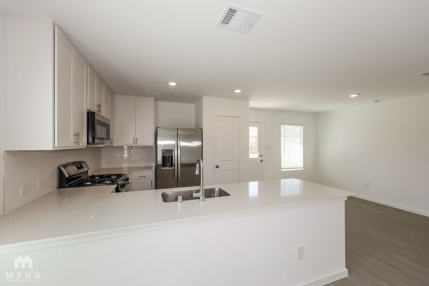 Building Photo - 2720 River Knl Ln