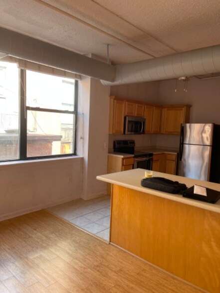 Building Photo - 33 Middle St