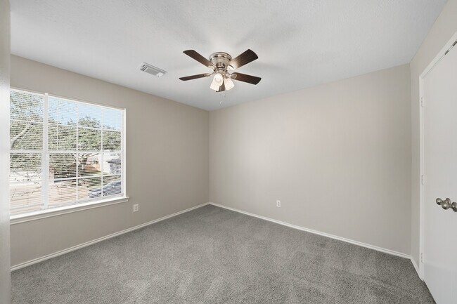 Building Photo - 21619 Knightsbrook Ln