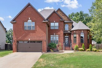 Building Photo - Pet Friendly Four Bedroom with Bonus!