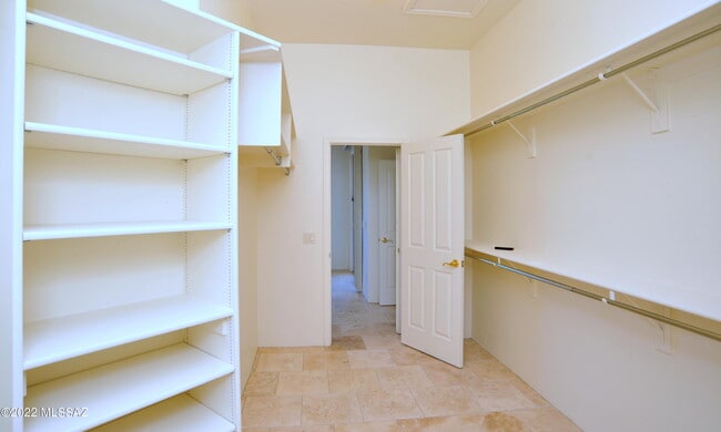 Building Photo - 12866 N High Hawk Dr