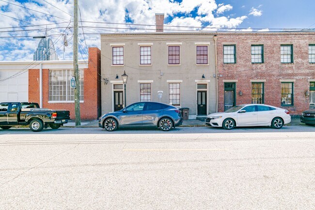 Building Photo - 163 State St