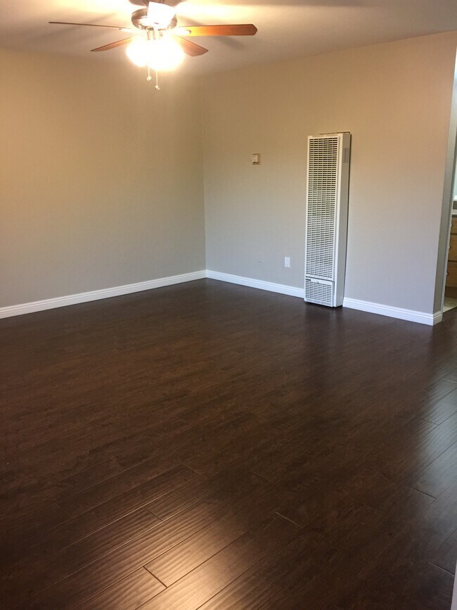 Living Room - 16692 Sims Ln