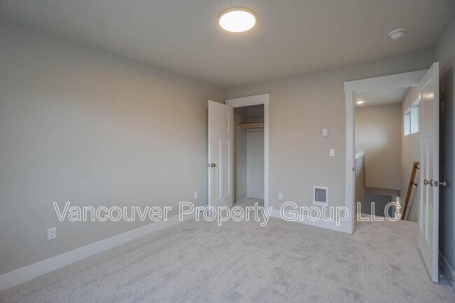 Building Photo - 313 E Caribou Ct