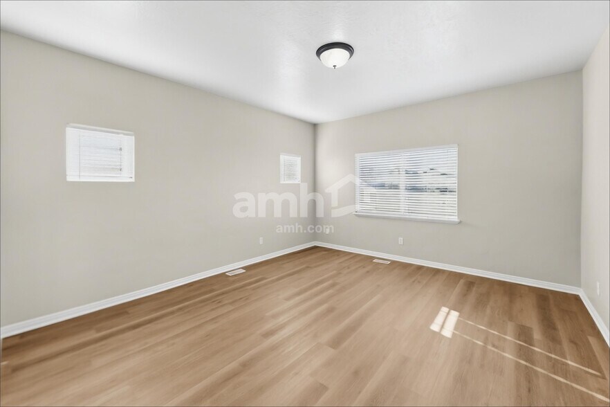 Building Photo - 294 Rocky Creek Way