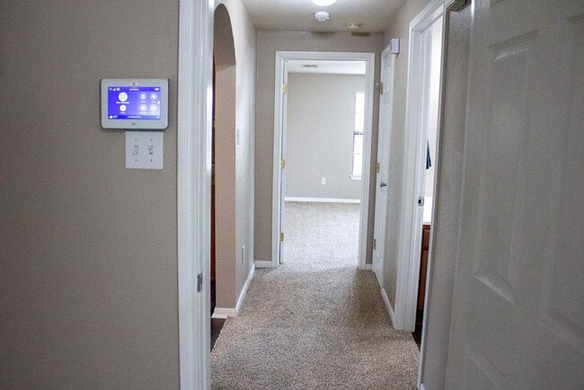 Building Photo - 208 Shaw St