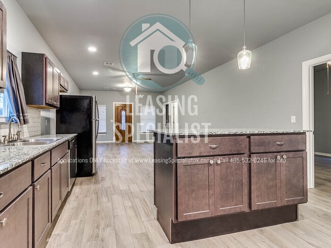 Building Photo - Central Norman 4 Bed 3 Bath House PRE-LEAS...