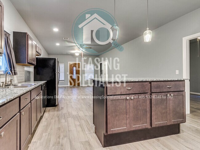 Building Photo - Central Norman 4 Bed 3 Bath House Ready fo...