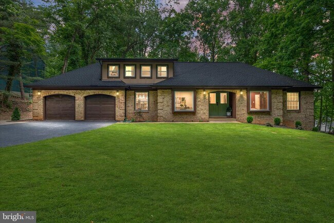 Building Photo - 4386 Lakewood Dr