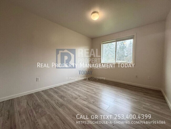 Building Photo - 425 175th St S