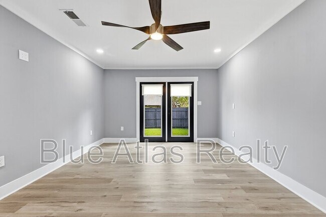 Building Photo - 15625 Terrace Lawn Cir