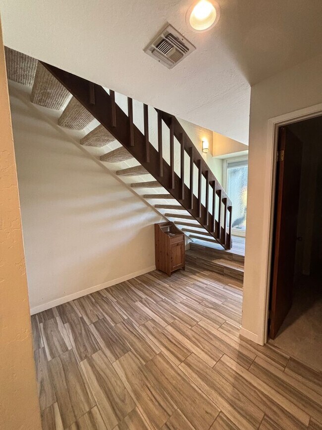 Building Photo - STUNNING NEWLY REMODELED CONDO WITH POOL &...