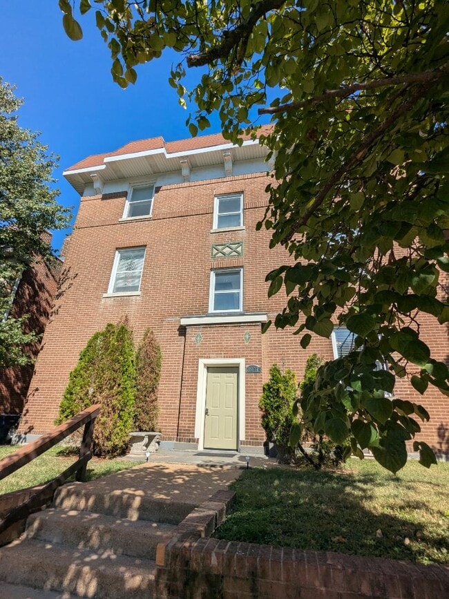 Building Photo - 3911 Castleman Ave