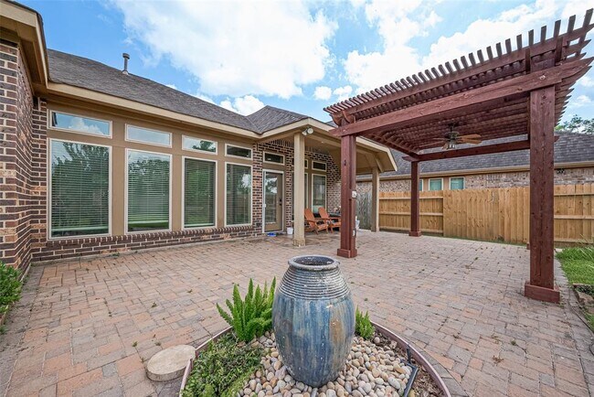 Building Photo - 19 Bear Grove Dr
