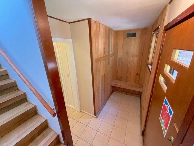 Building Photo - 3 Bedroom Home Available Near Old Stage Rd...