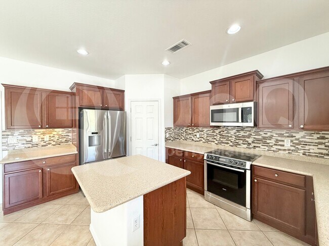 Building Photo - 2213 W Marconi Ave