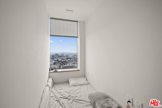 Building Photo - 889 Francisco St