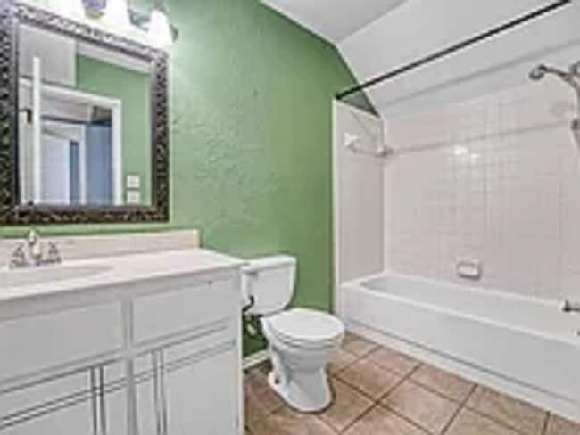 Building Photo - 4104 SW Rolling Hills Dr