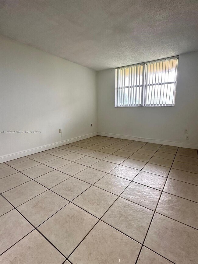 Building Photo - 1805 Sans Souci Blvd
