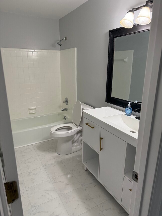 Building Photo - 5828 Harris Grove Ln