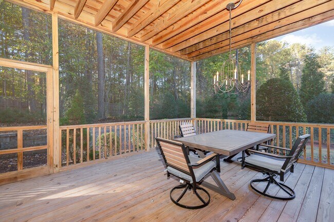 Building Photo - Stunning 5-Bedroom, 5-Bathroom Home with Chef's Kitchen and Luxurious Features