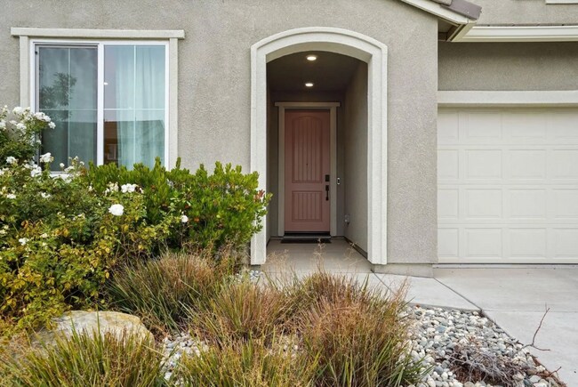 Building Photo - WOW!  Former Roseville Model Home 4/3 + SOLAR!  Please read entire ad for viewings!
