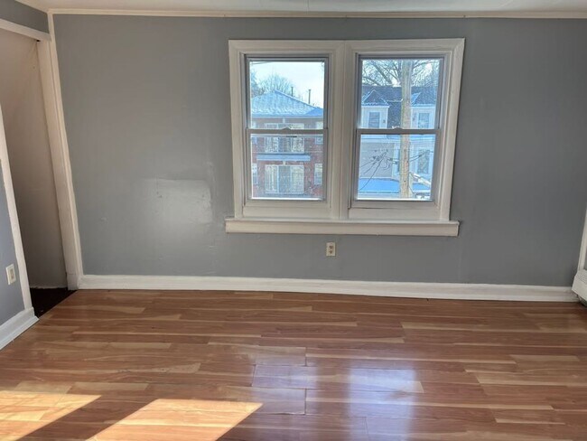 Building Photo - 289-291 S 11