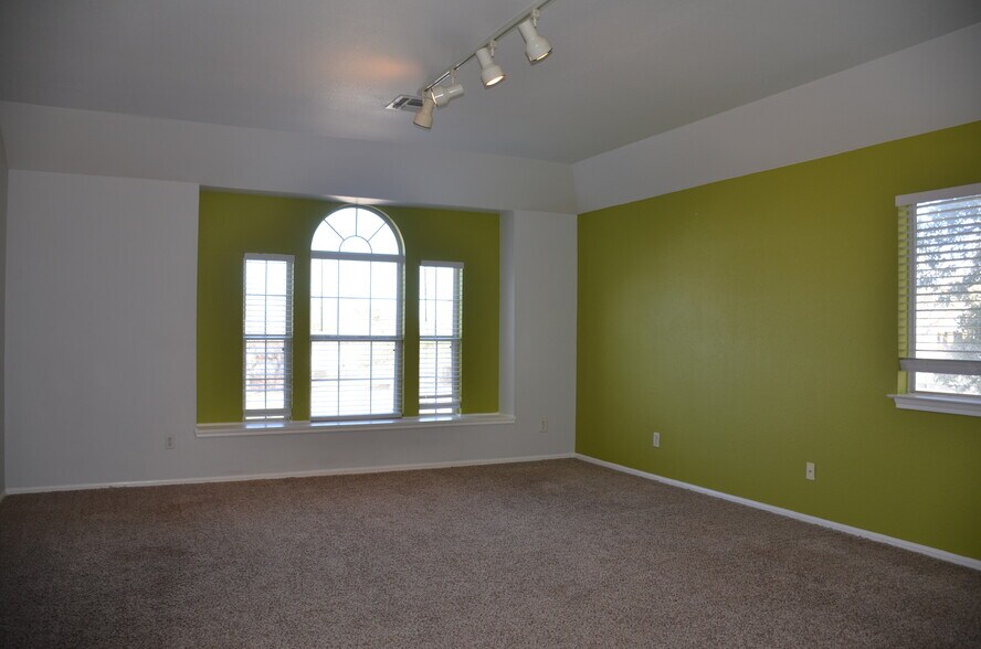 Building Photo - 9142 Maggie Ct