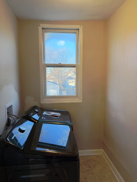 Laundry - 1244 W 97th Pl