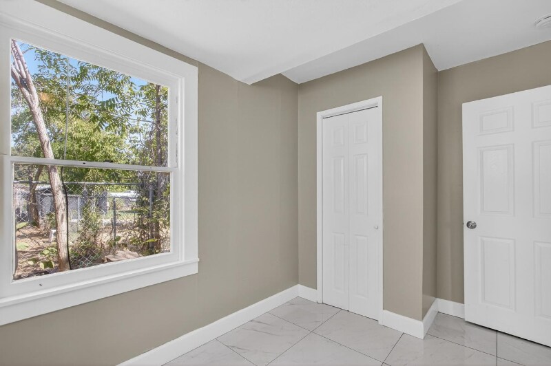 Building Photo - 5080 Enrico Blvd