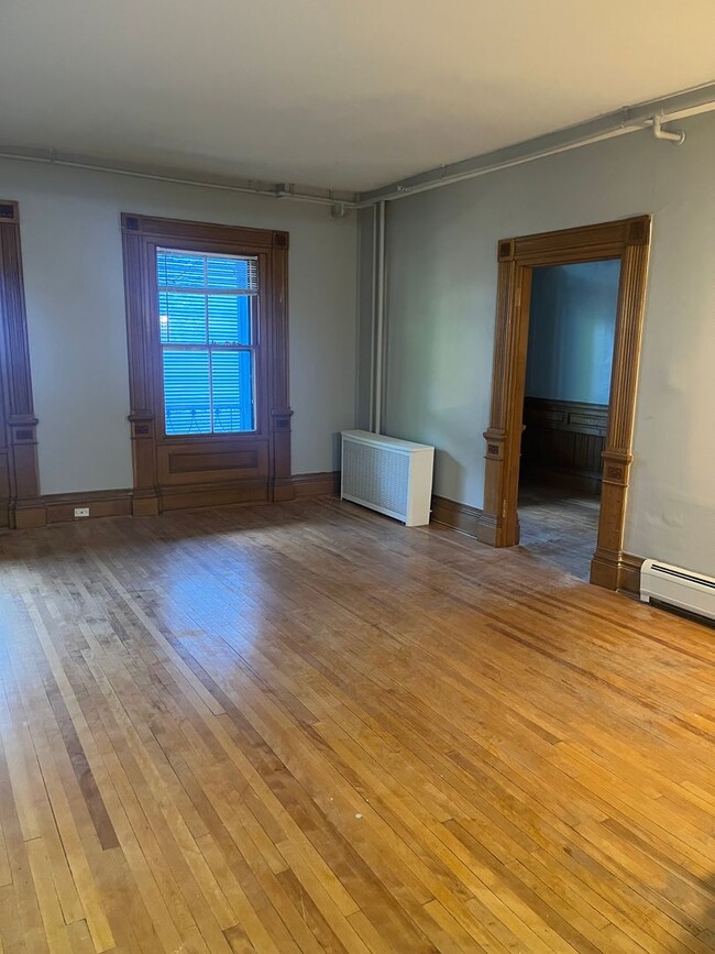 Building Photo - 47 Adams St