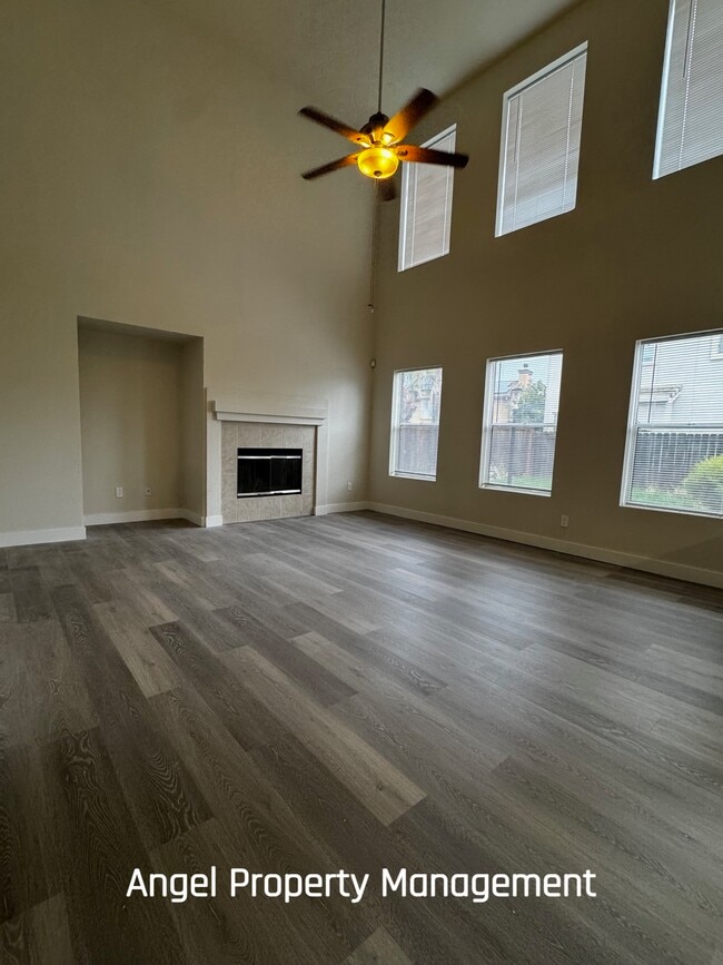 Building Photo - 1168 Oak Haven Way