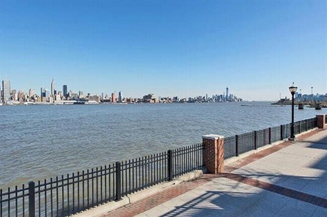 Building Photo - 360 Oswego Ct