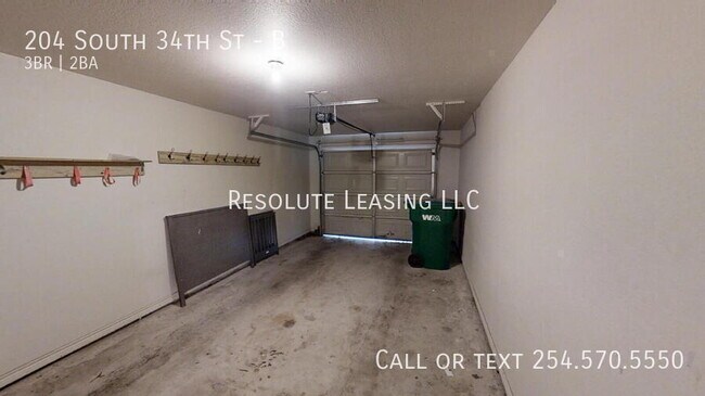 Building Photo - 204 S 34th St