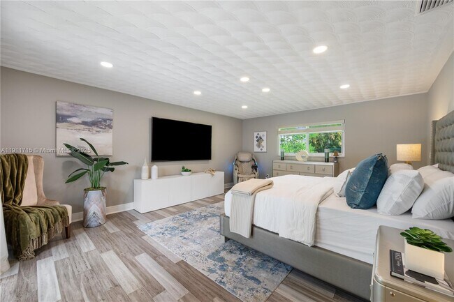 Building Photo - 8234 SW 60th Ct