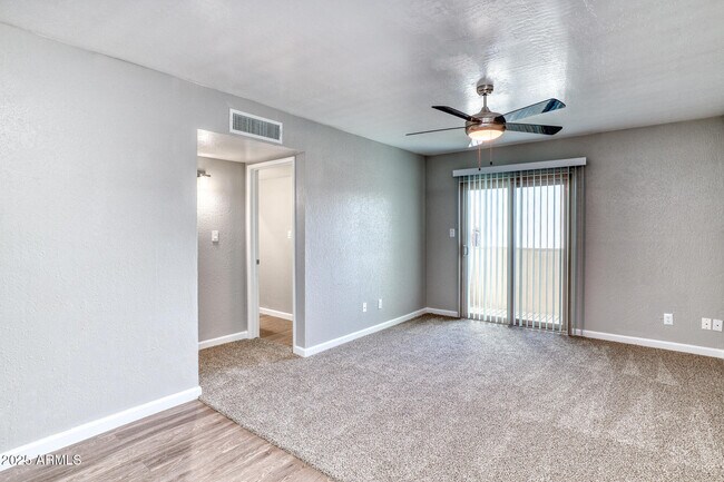 Building Photo - 5225 E Thomas Rd