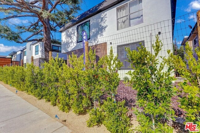 Building Photo - 5722 Woodman Ave